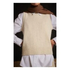 Soeur Namaste Sleeveless Sweater | Ecru -A.P.C. Store unnamed file 1472