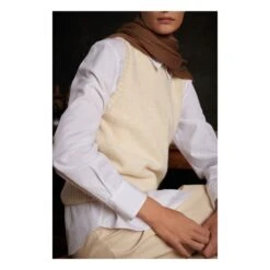 Soeur Namaste Sleeveless Sweater | Ecru -A.P.C. Store unnamed file 1473